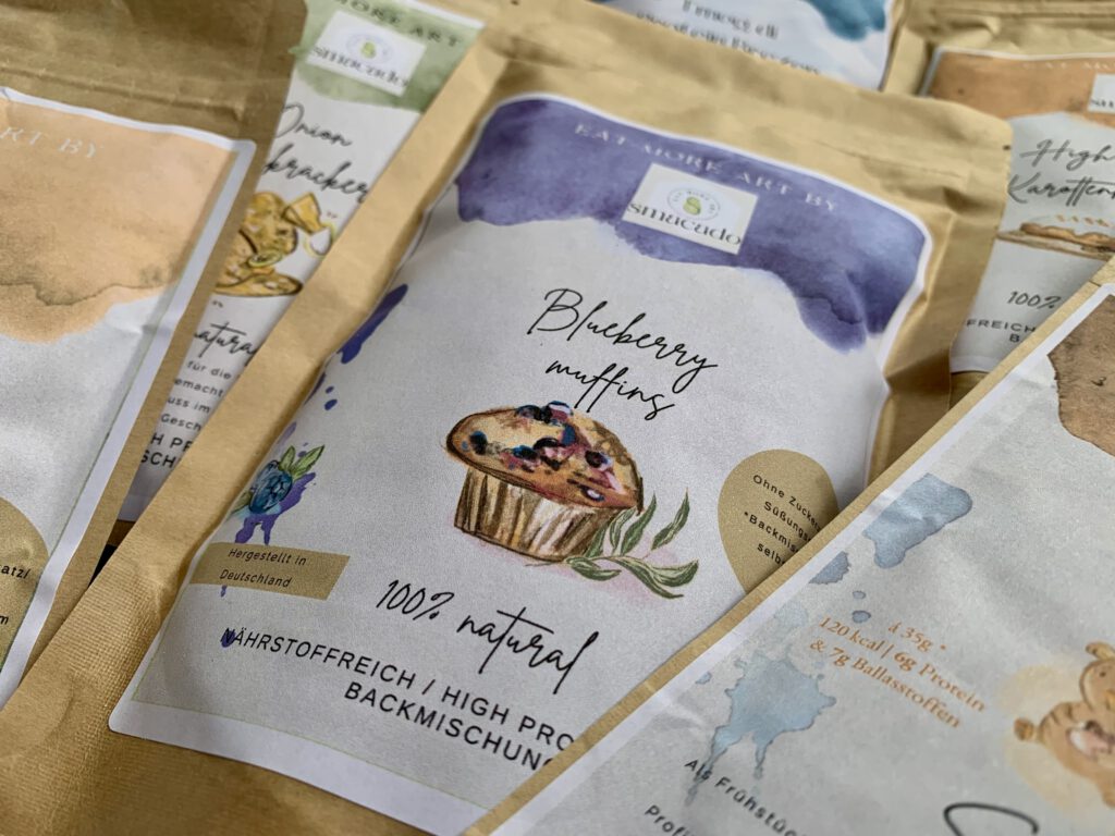 Nahaufnahme der SMACADO Blueberry Muffin Backmischung. Idee zum Adventskalender füllen