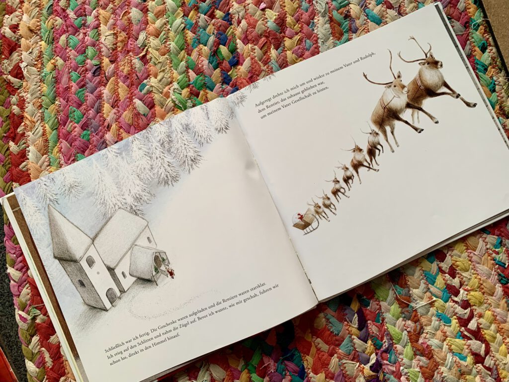 Little Santa Weihnachtsbuch – aufgeschlagene Seite mit Rentieren