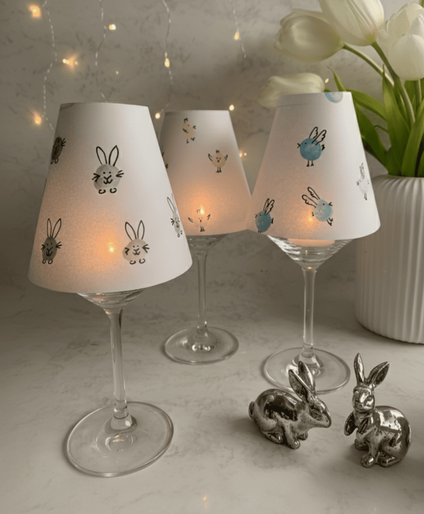 oster-windlichter-mit-kindern-hasen-kueken-voegel.jpg Drei selbstgemachte Oster-Windlichter mit Hasen, Küken und Vögelchen – einfache Osterdeko aus Papier