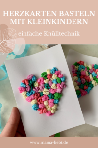 Herzkarten mit bunten Papierkügelchen aus Krepppapier – einfache Knülltechnik zum Karten basteln mit Kleinkindern