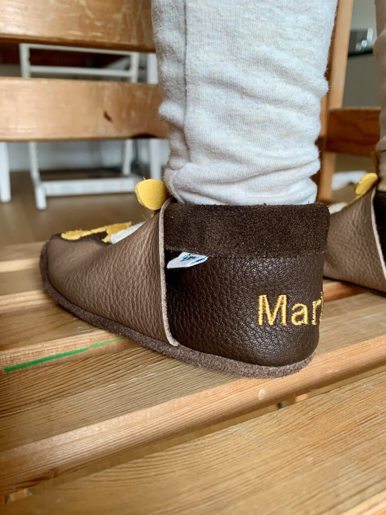 Personalisierte Pantolinos Hausschuhe mit Namensstickerei aus zertifiziertem Echtleder